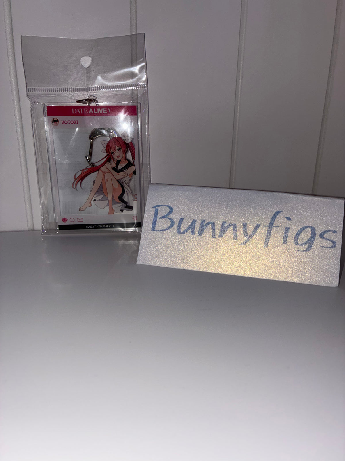Date A Live V Kotori Itsuka Nightwear Ver. Polaroid-Style Acrylic Keychain – Official Hobby Stock